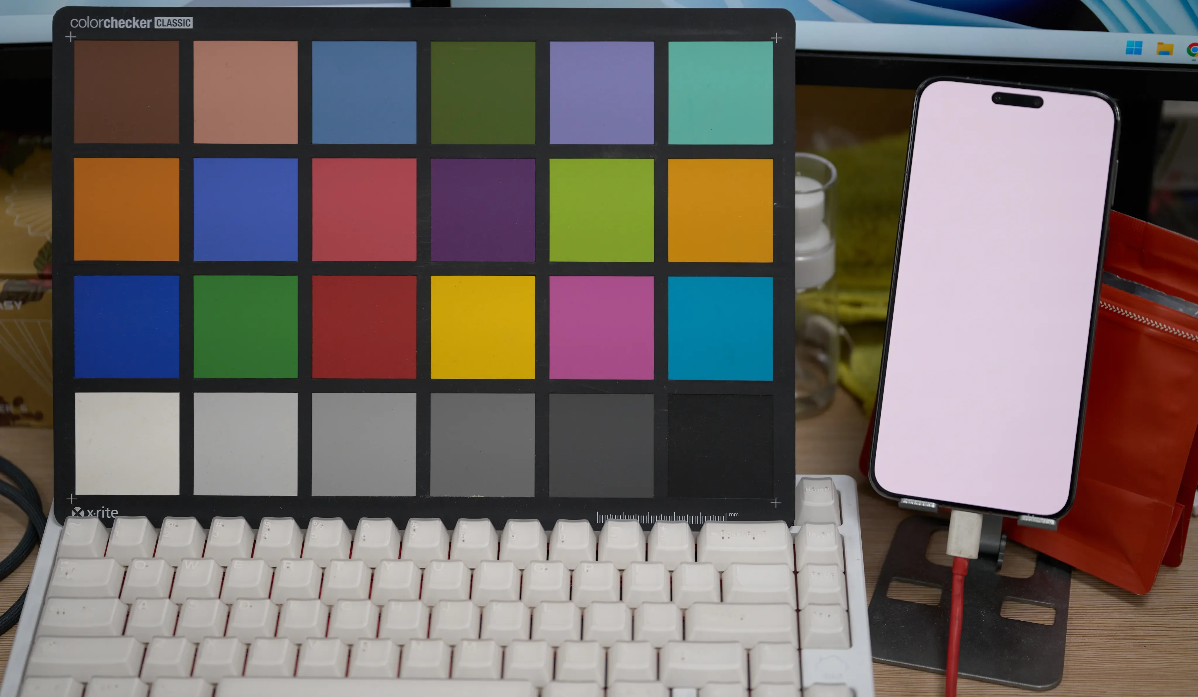 偏红的 BT.2020 屏幕